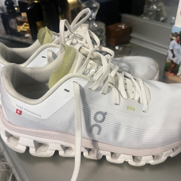 On cloud - Picture 4 of 4